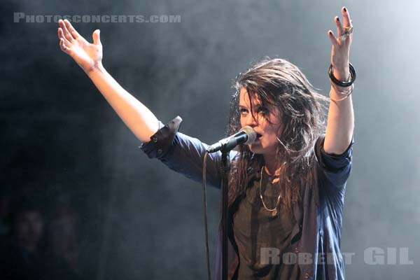 THE DEAD WEATHER - 2009-06-29 - PARIS - La Cigale - Alison Nicole Mosshart